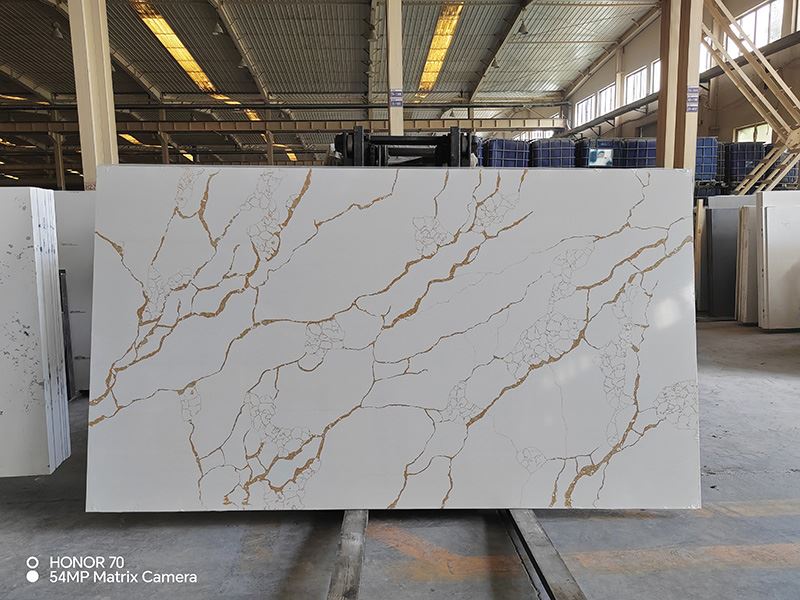 Quartz nrog kub leeg
